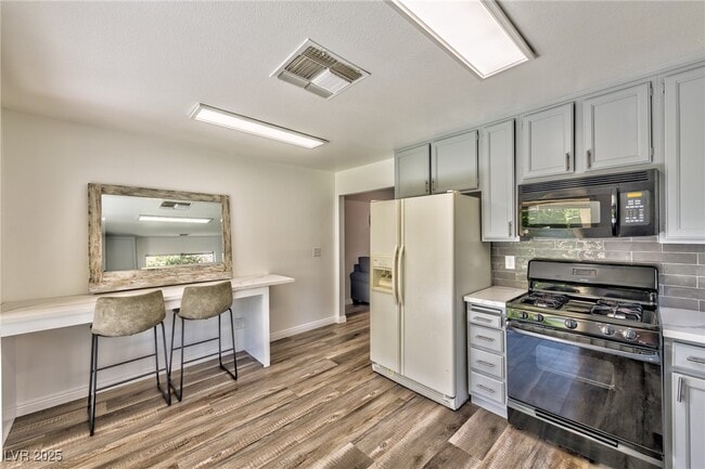 Building Photo - 640 Whispering Palms Dr