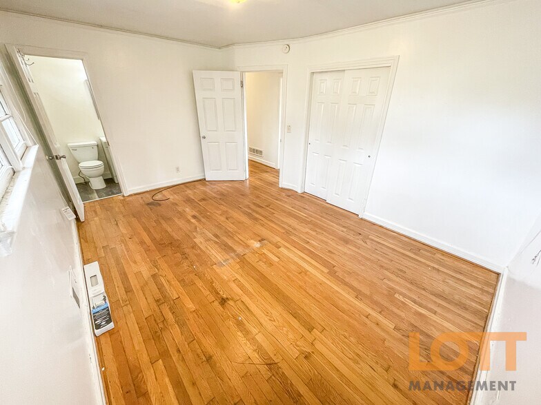 Building Photo - 323 Welcome Ave