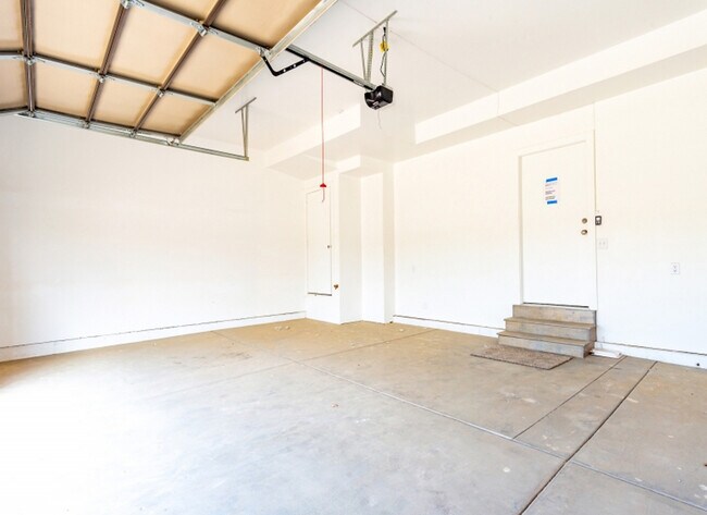 Building Photo - 1547 W Neon Way