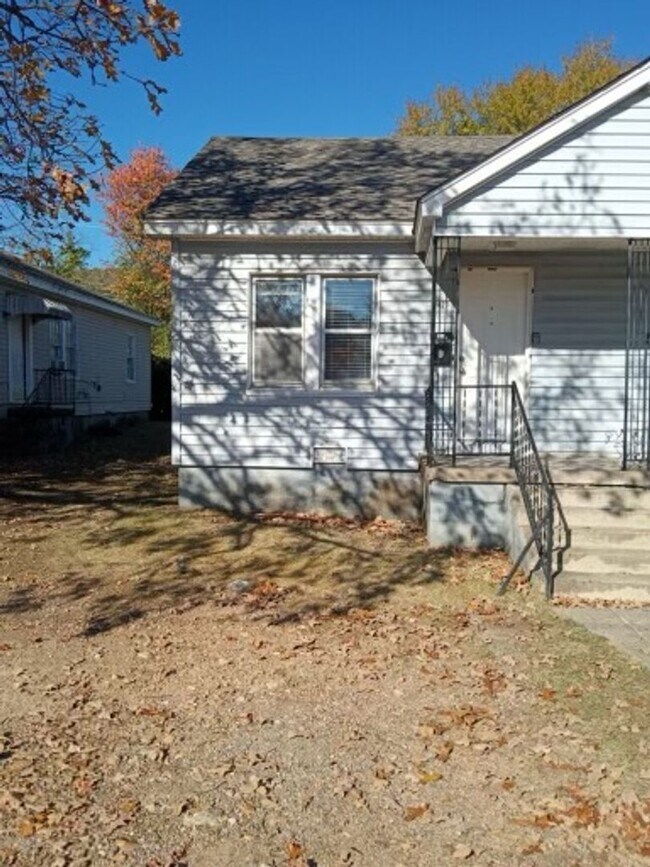 Primary Photo - 1420 Greenwood Ave
