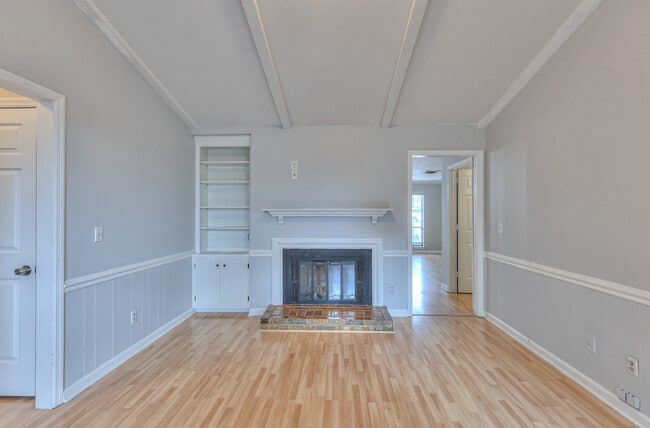 Building Photo - 621 Brentwood Pointe