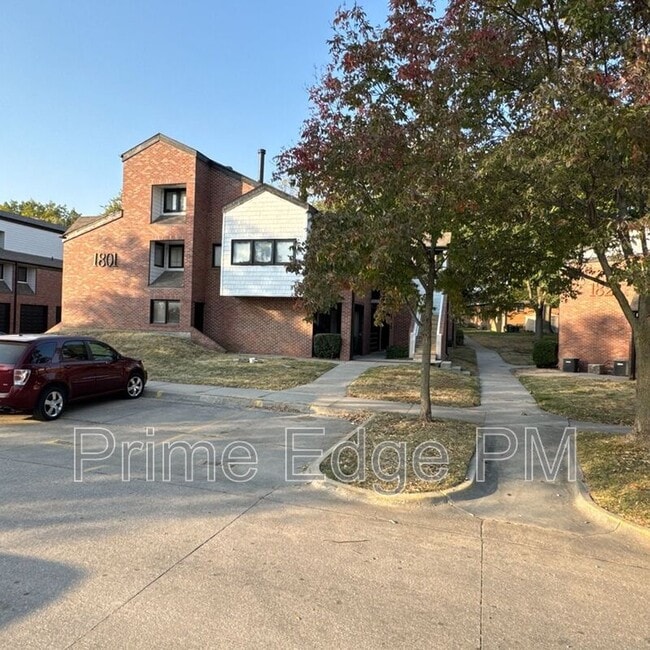 Building Photo - 1701 Ridgehaven Ct