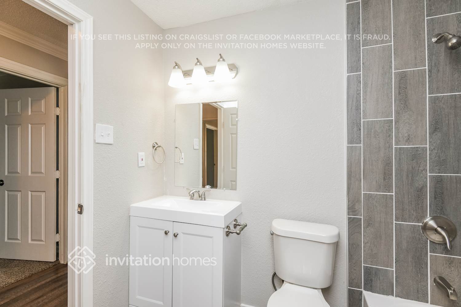 Building Photo - 208 Ennis St