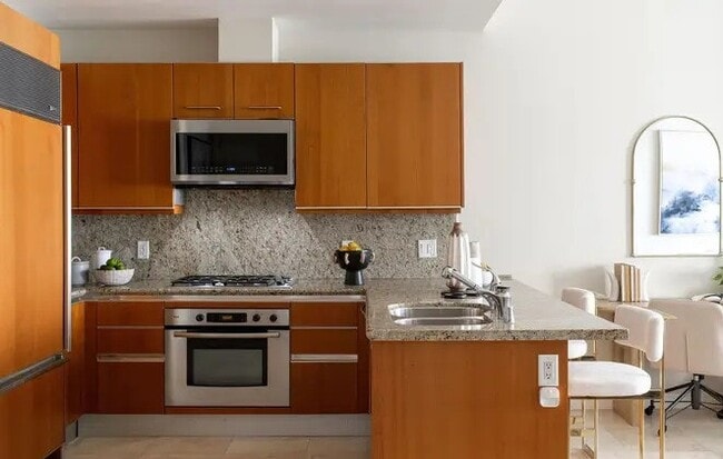 Building Photo - 550 Front St