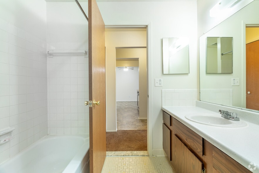 West Garden Apartments 130 E Tami Cir Westland MI 48186 Apartment