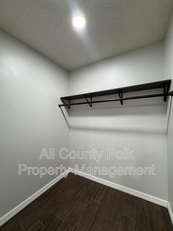 Building Photo - 8601 Sunnydale Ln