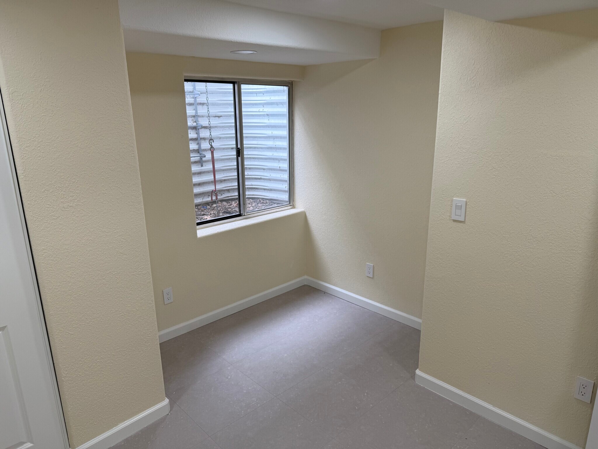 Basement bedroom 2 desk area - 2675 S University Blvd