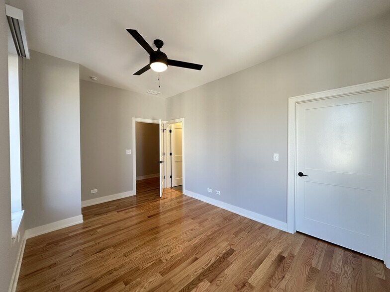Building Photo - 2100 W 18th Pl