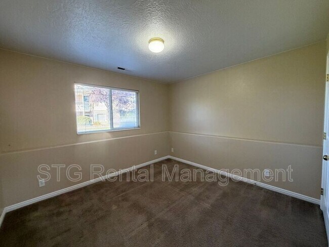 Building Photo - 180 E 100 N