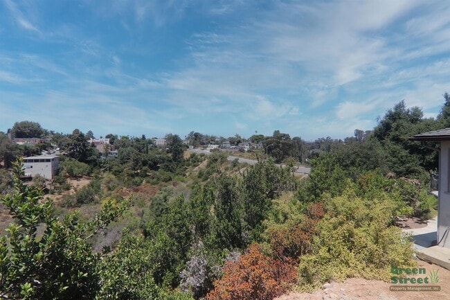 Building Photo - 2974 Maple Ct