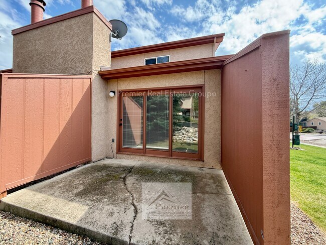Building Photo - 1240 Darby St