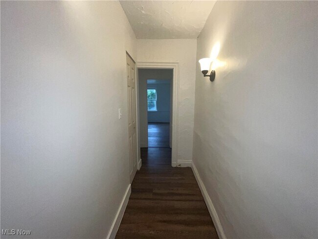 Building Photo - 5466 S Ridge Rd