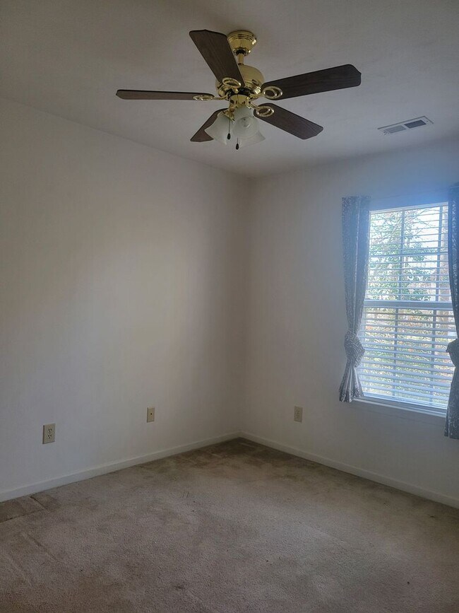 Building Photo - 3719 Bridlepath Ln