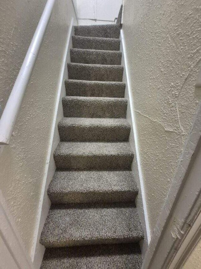 Building Photo - COZY CUTE & FRESHLY RENEWED 3 B.R. HOUSE!!