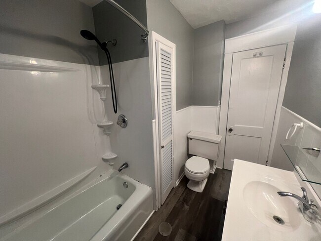 Building Photo - 30 Beverly St