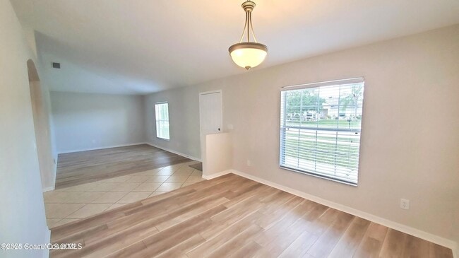 Building Photo - 5321 Cinnamon Fern Blvd