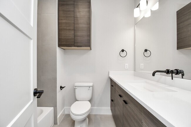 Building Photo - 311 Charlock St