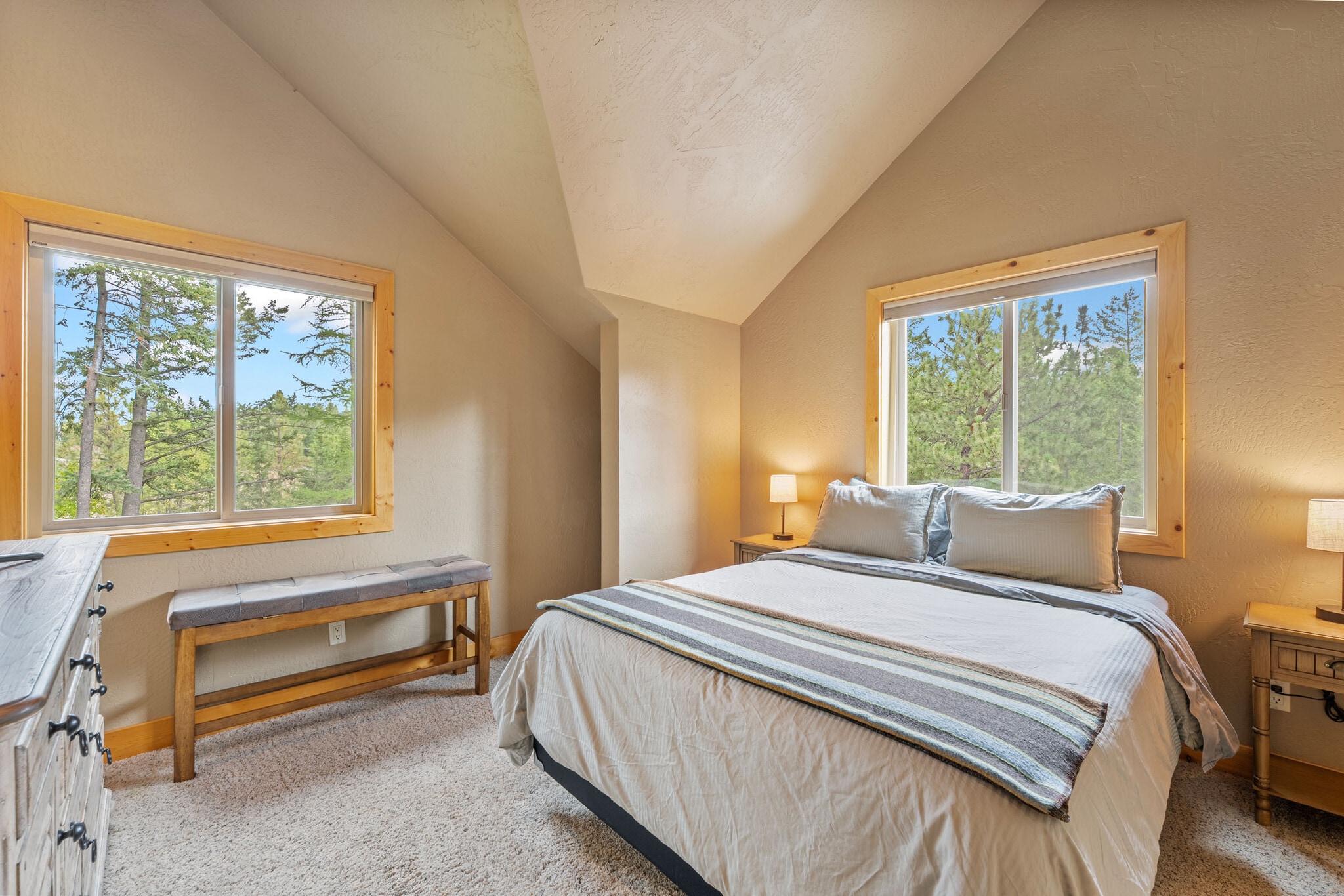 Building Photo - 14583 Sylvan Dr