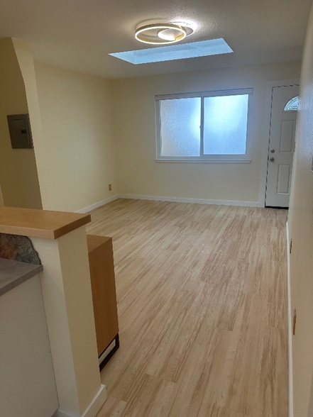 Building Photo - 1440 Drake Way
