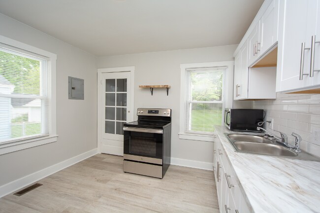 Building Photo - 1518 McKay Ave