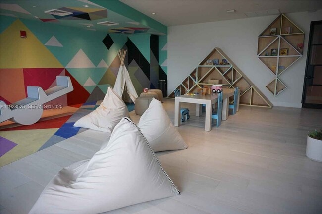 Building Photo - 121 NE 34th St