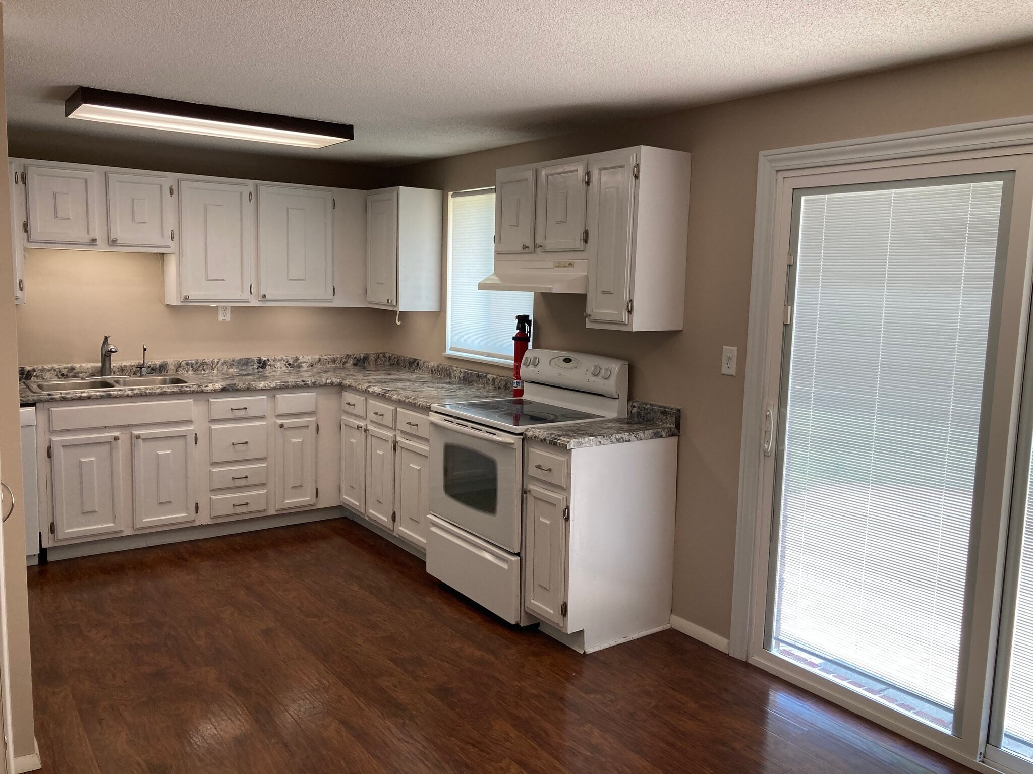 Building Photo - 585 Meadowview Ln