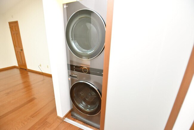 Building Photo - Waterfront Condo in Penn Schools District, 4 bedroom, 3 full baths!