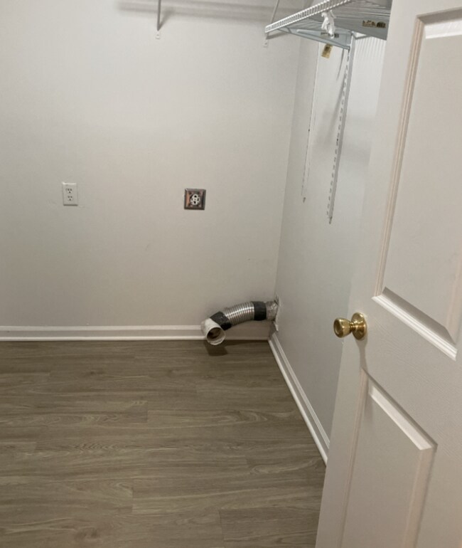 Building Photo - 3 Bedroom Home for rent in Newton, IA