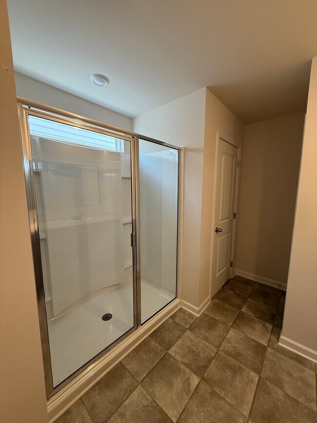 Building Photo - 79 Pineview Dr