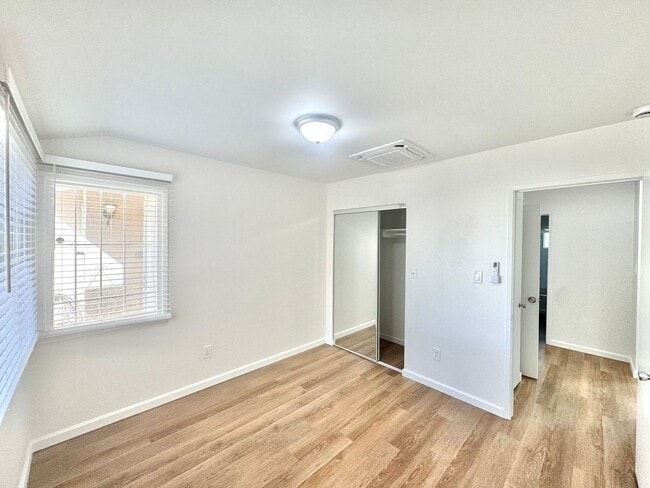 Building Photo - Beautifully Remodeled 4bd/2.5ba CLAIREMONT Home! Fenced yard, garage, PET friendly!