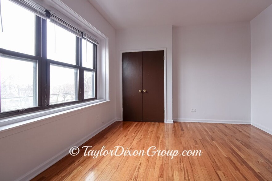 Building Photo - 4033 W Gladys Ave