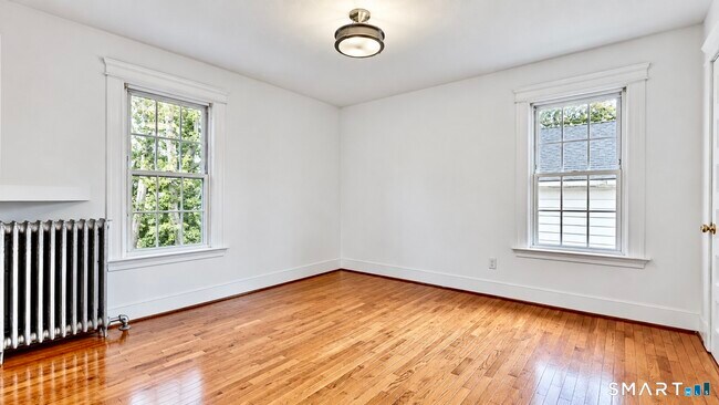 Building Photo - 21 Parmelee Ave