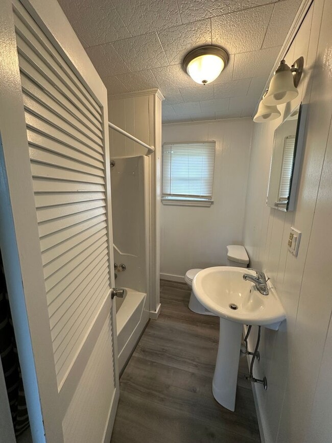 Building Photo - 190 Rogers Rd