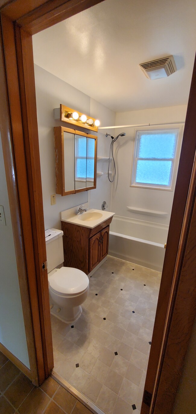 Building Photo - 1163 Higgins Ave