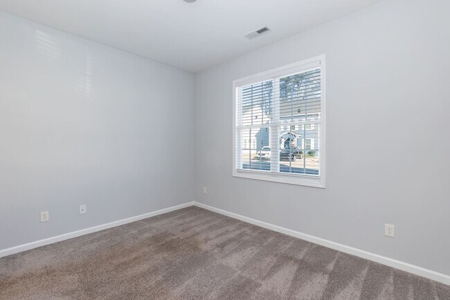 Building Photo - One Level Home Move In Ready!