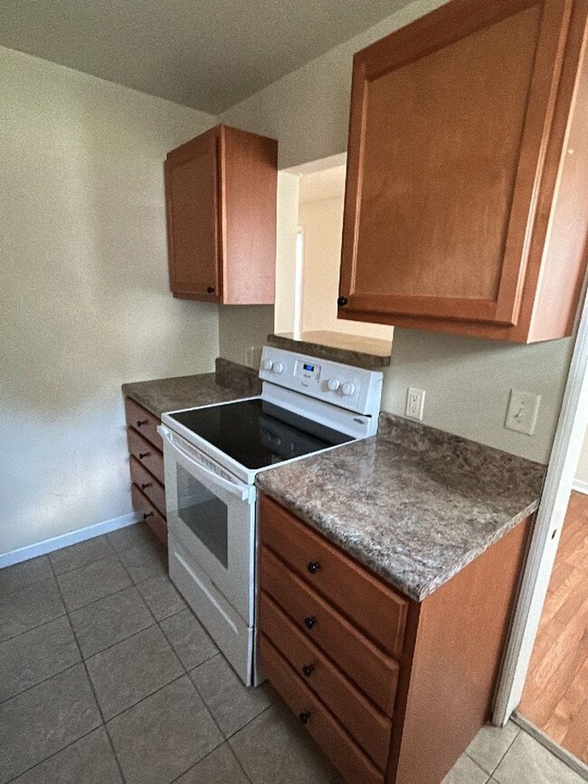 Building Photo - 2013-2015 Elmwood Ave.