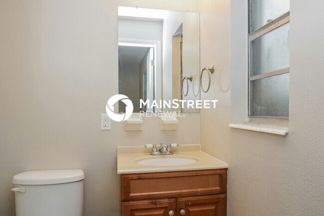 Building Photo - 3 Bedroom Pet-Friendly Home in Melbourne, FL with Main Street Renewal