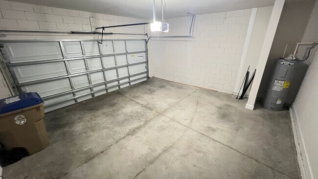 Building Photo - Beautiful Harmony Central Water Front Home AVAILABLE NOW!