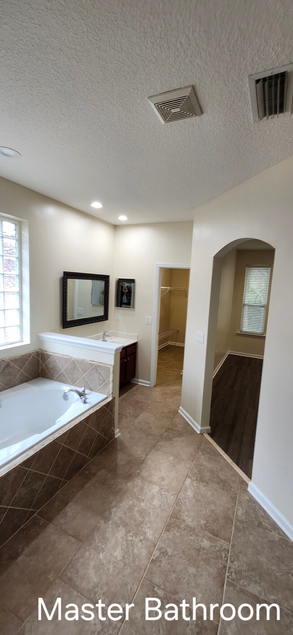 Building Photo - 3774 Bedford Dr