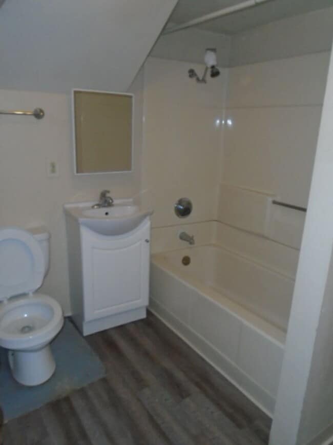 Building Photo - 1810 Leavenworth St