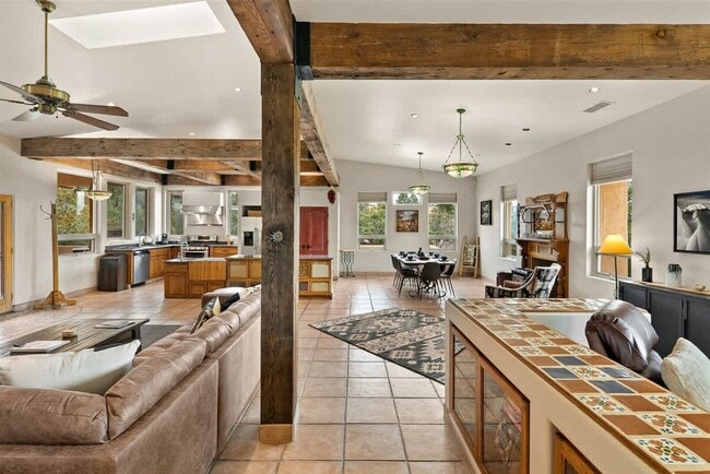 Building Photo - 123 Devils Kitchen Dr