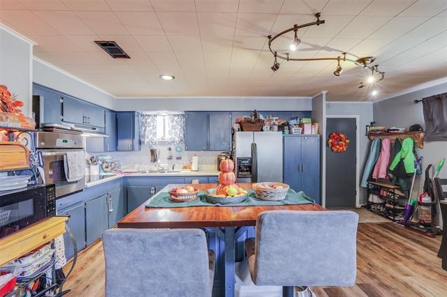 Building Photo - 9849 Shawnee Ln