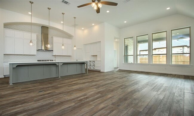 Building Photo - 23715 Fernbriar St