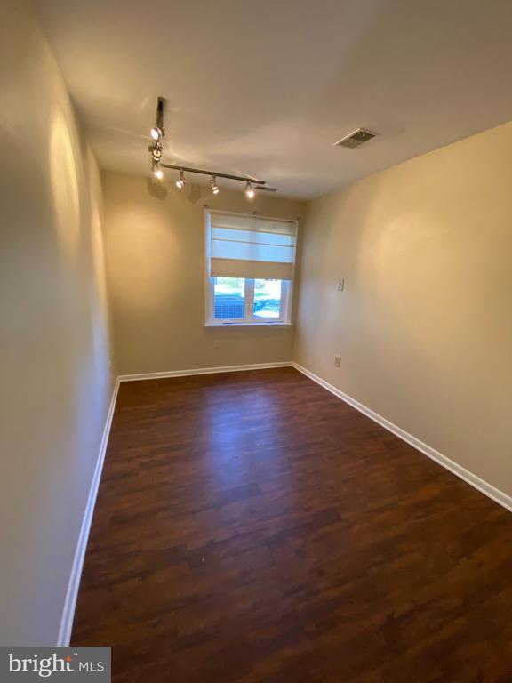Building Photo - 502 Portsmouth Ct