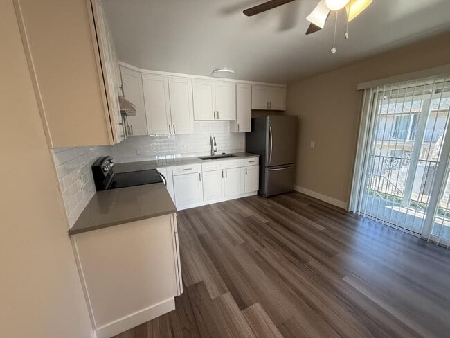 Building Photo - 736 Opal Dr