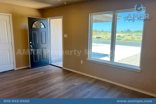 Building Photo - Charming 3-Bedroom House