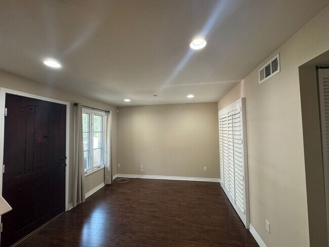 Building Photo - 247 S Arroyo Dr