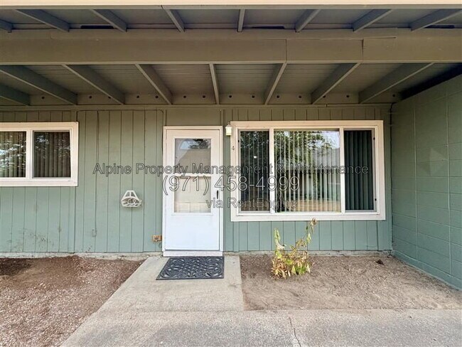 Building Photo - 925 NW Joy Ave