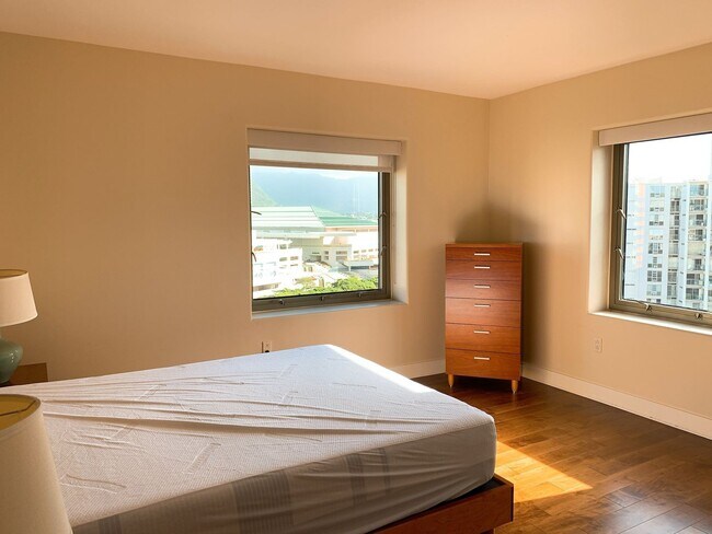 Building Photo - Fully furnished unit in Waikiki!