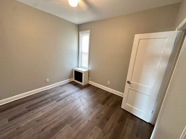 Building Photo - 725 S 56th St